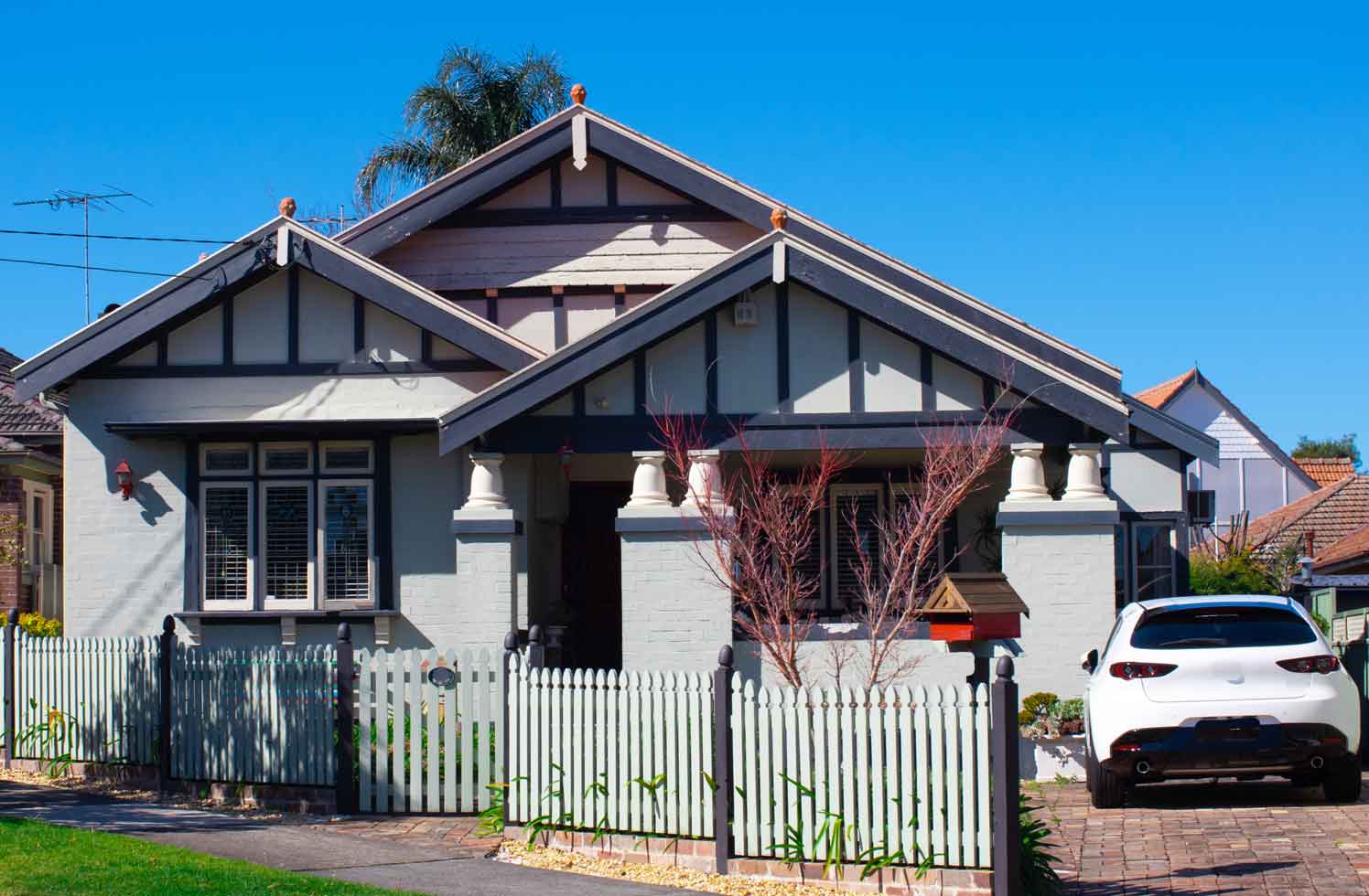 7 Steps to Help You Set Up an Estate Sale for an Inherited House in [market_city] 